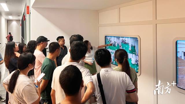 客戶看完展品奔工廠考察。受訪者供圖
