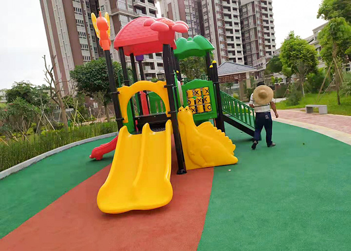 戶外兒童滑梯